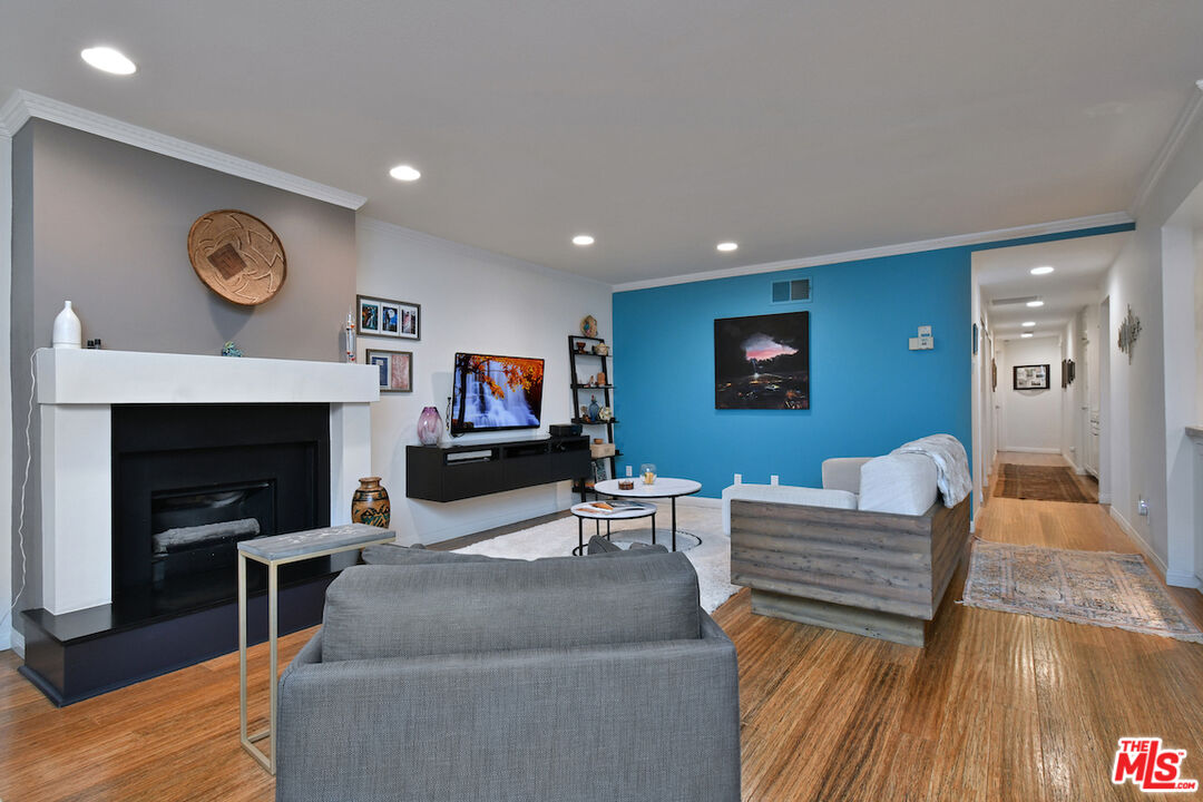 11687 Bellagio Road, Unit 3 Los Angeles, CA 90049 - Photo 12 of 57