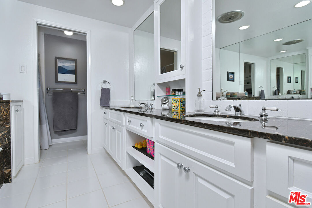 11687 Bellagio Road, Unit 3 Los Angeles, CA 90049 - Photo 38 of 57