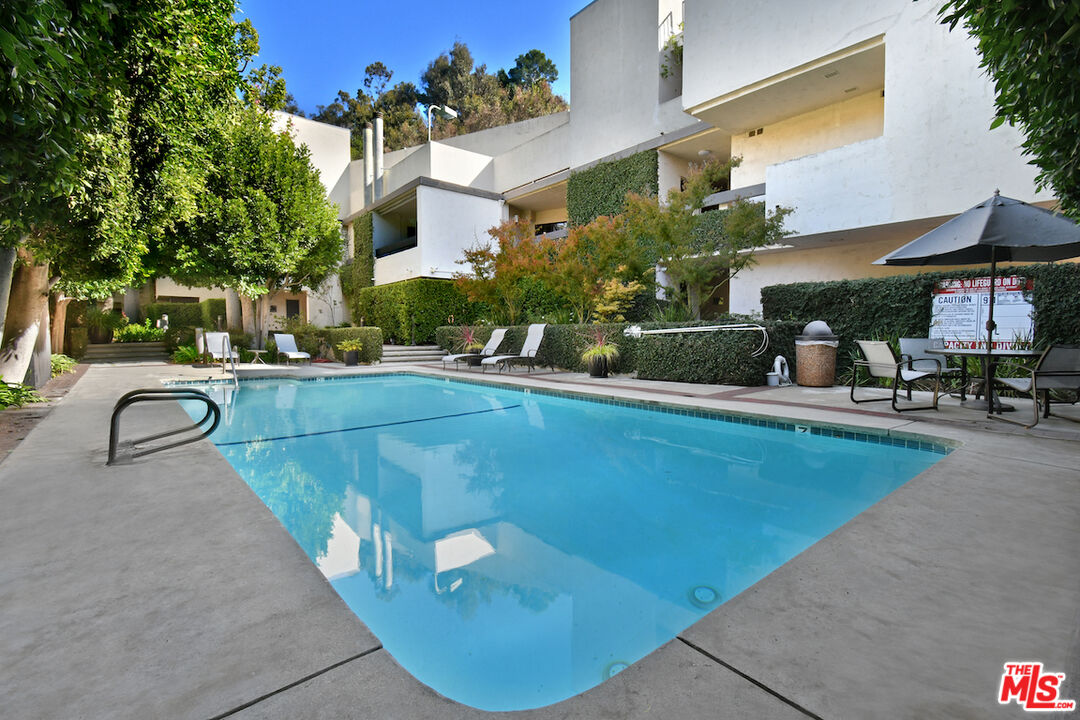 11687 Bellagio Road, Unit 3 Los Angeles, CA 90049 - Photo 47 of 57