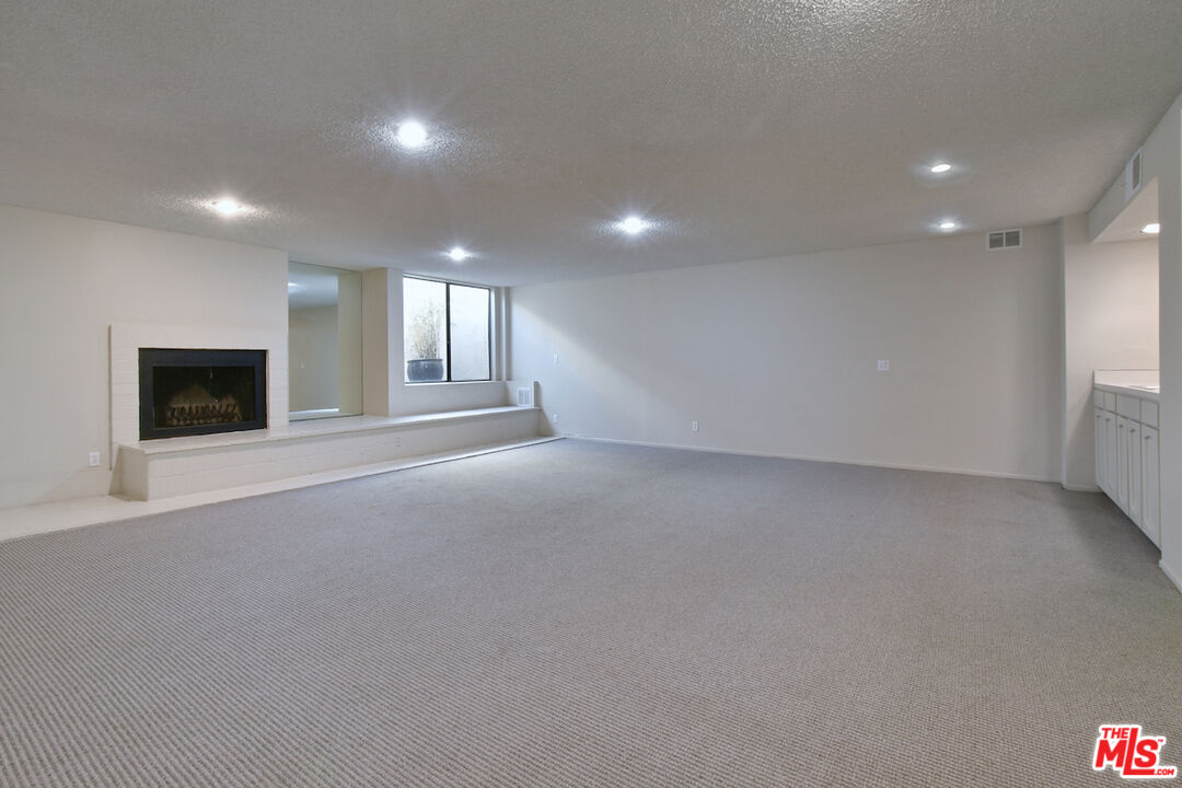 11687 Bellagio Road, Unit 3 Los Angeles, CA 90049 - Photo 48 of 57