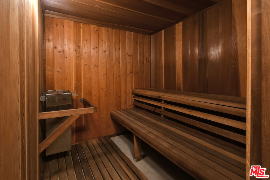 11687 Bellagio Road, Unit 3 Los Angeles, CA 90049 - Photo 49 of 57