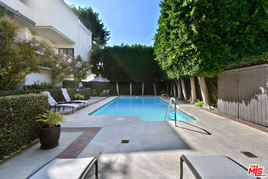 11687 Bellagio Road, Unit 3 Los Angeles, CA 90049 - Photo 50 of 57