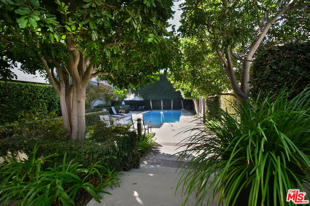 11687 Bellagio Road, Unit 3 Los Angeles, CA 90049 - Photo 51 of 57