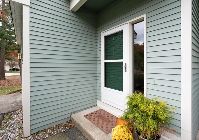 $385,000 | 98 Indian Rock Road, Merrimack, NH 03054