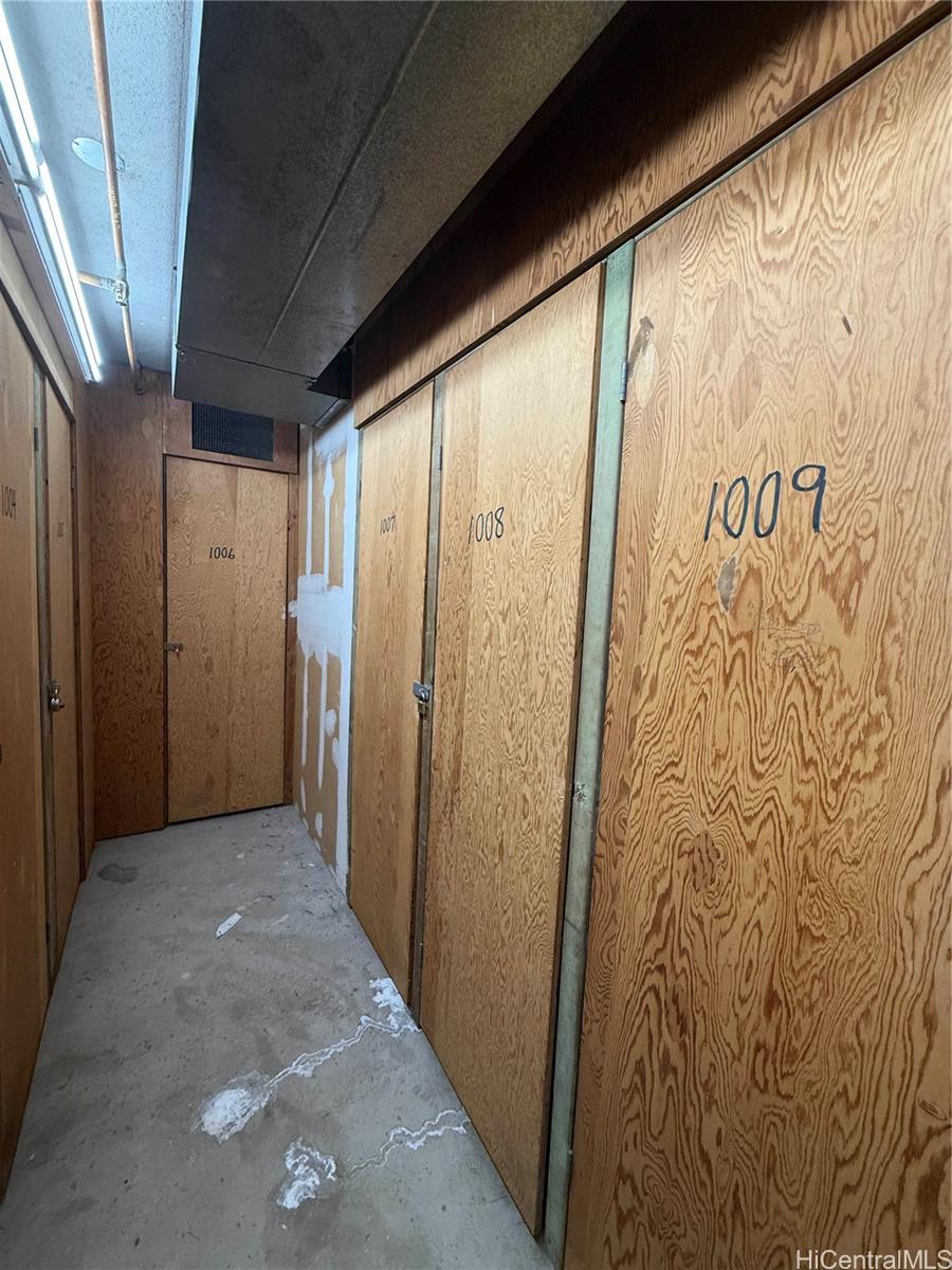 5333 Likini Street, Unit 1008 Honolulu, HI 96818 - Photo 9 of 17 a view of hallway