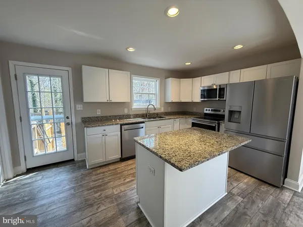 $2,400 | 238 5th Street, Colonial Beach, VA 22443