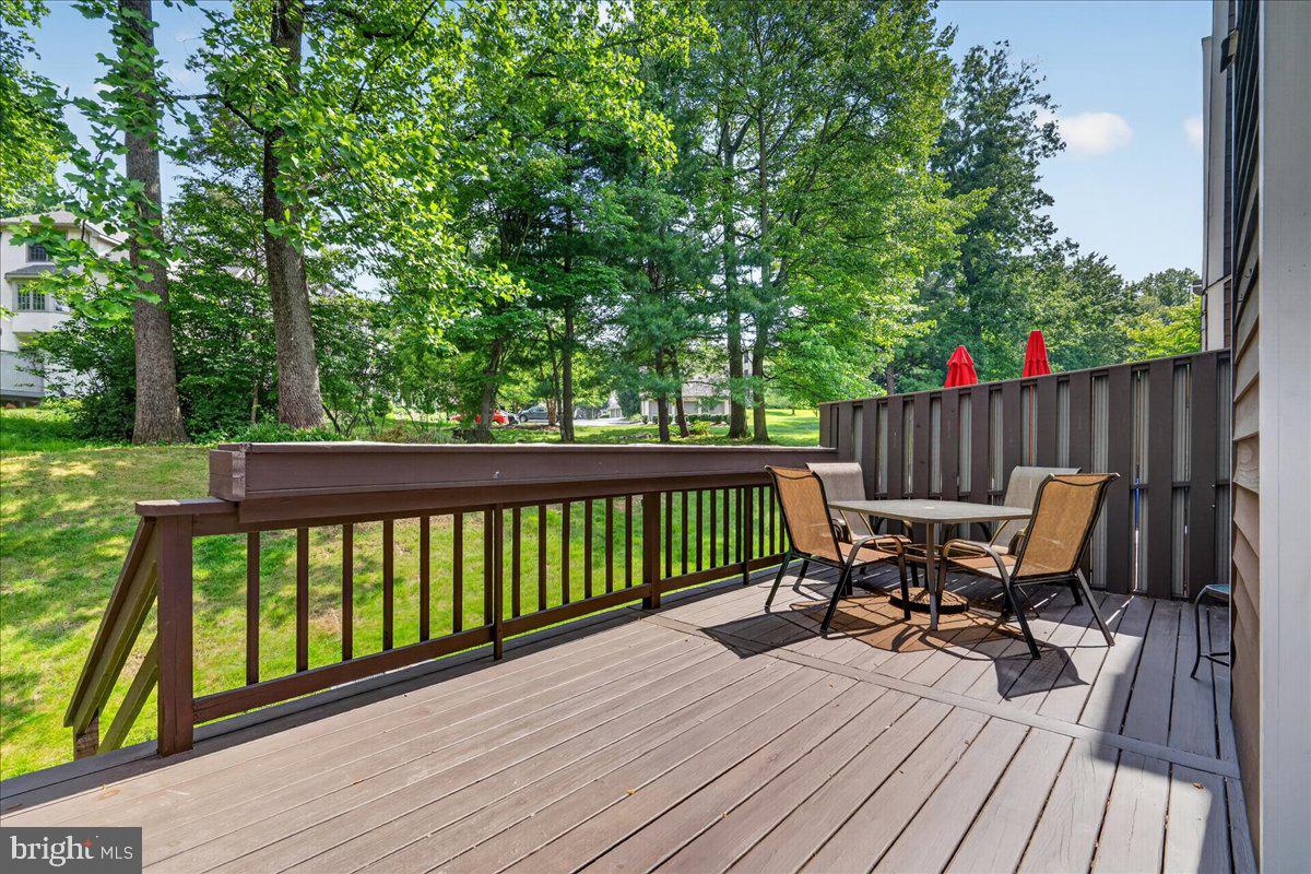 266 Fox Run Exton, PA 19341 - Photo 42 of 45 Deck w/planter boxes - grandfathered in by HOA!