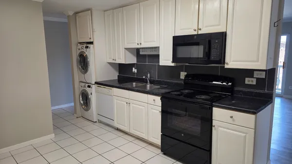 $229,000 | 910 Beau Drive, Unit 202, Des Plaines, IL 60016