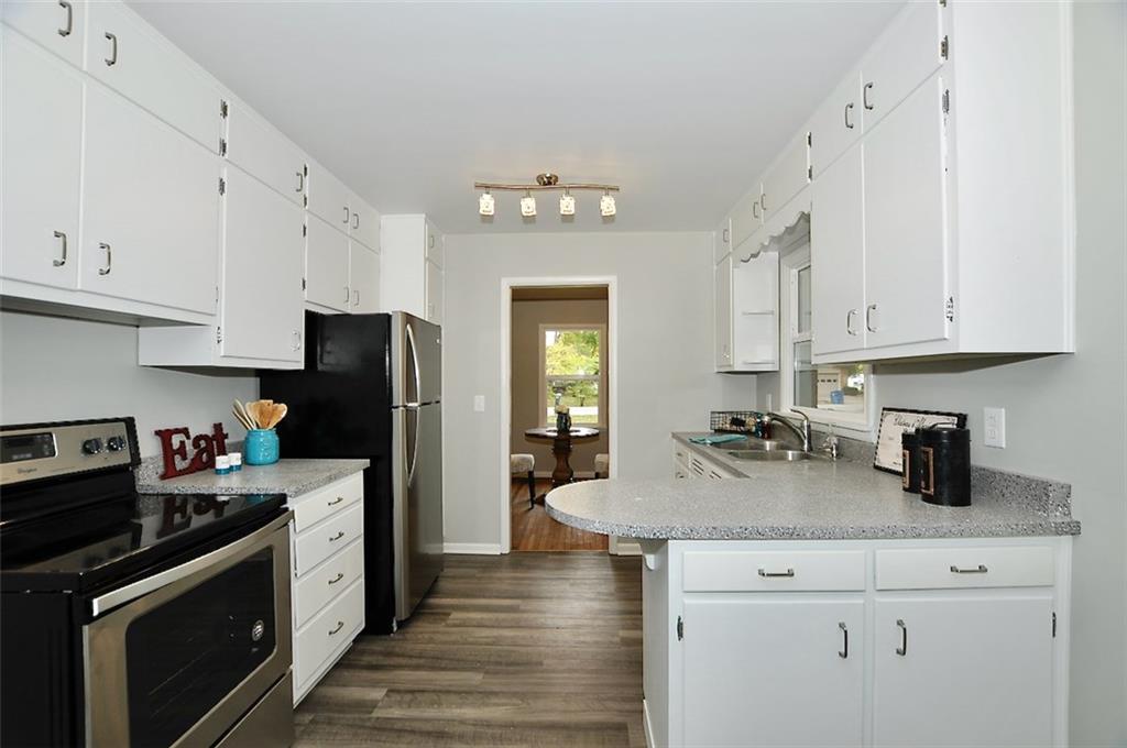 409 West Roberts Road Indianapolis, IN 46217 - Photo 8 of 19 Gallery Image 8
