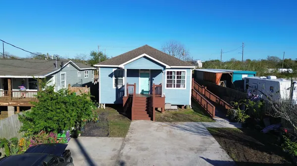 $295,000 | 771 10th Street, Dickinson, TX 77539