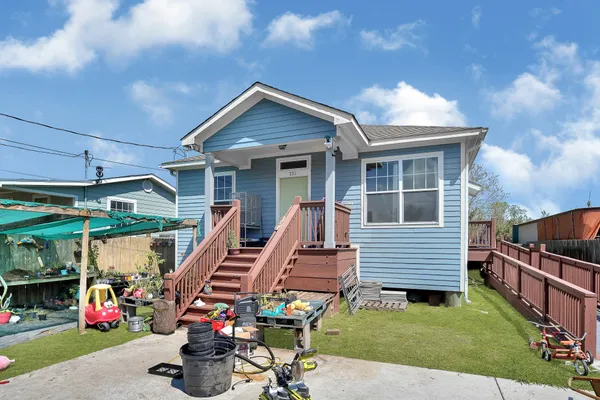 $295,000 | 771 10th Street, Dickinson, TX 77539