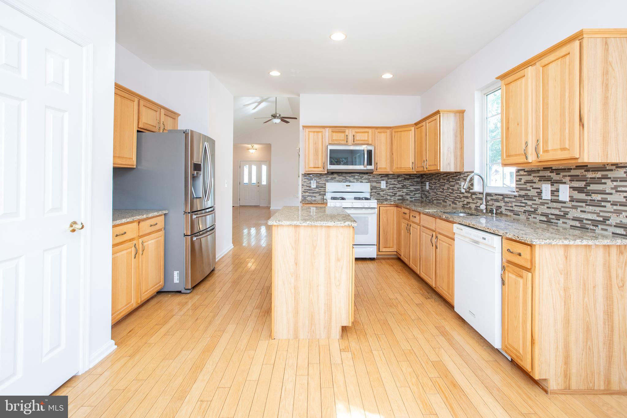 97 Hummingbird Drive Hamilton, NJ 08690 - Photo 4 of 23