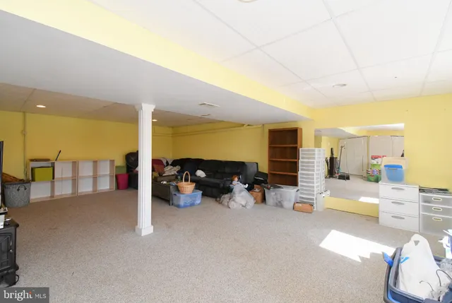 a view of a house with backyard and a tree