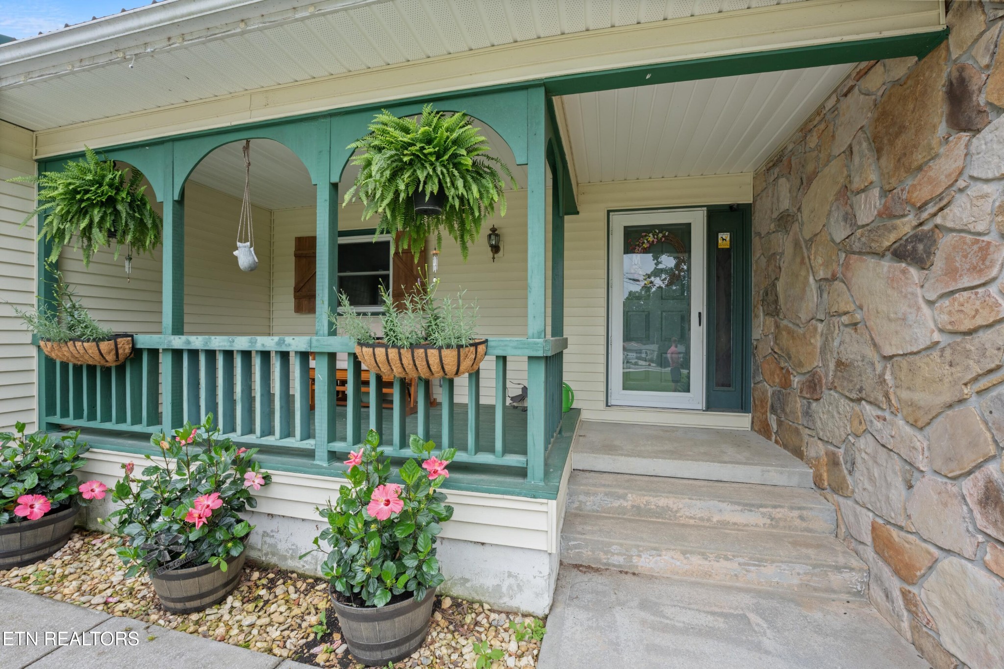241 Cardinal Loop Crossville, TN 38555 - Photo 2 of 37