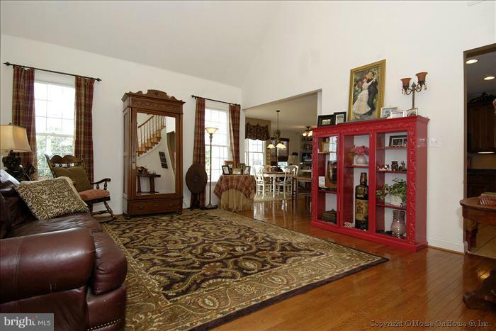 14806 Harrisville Road Mount Airy, MD 21771 - Photo 11 of 29 Living Room