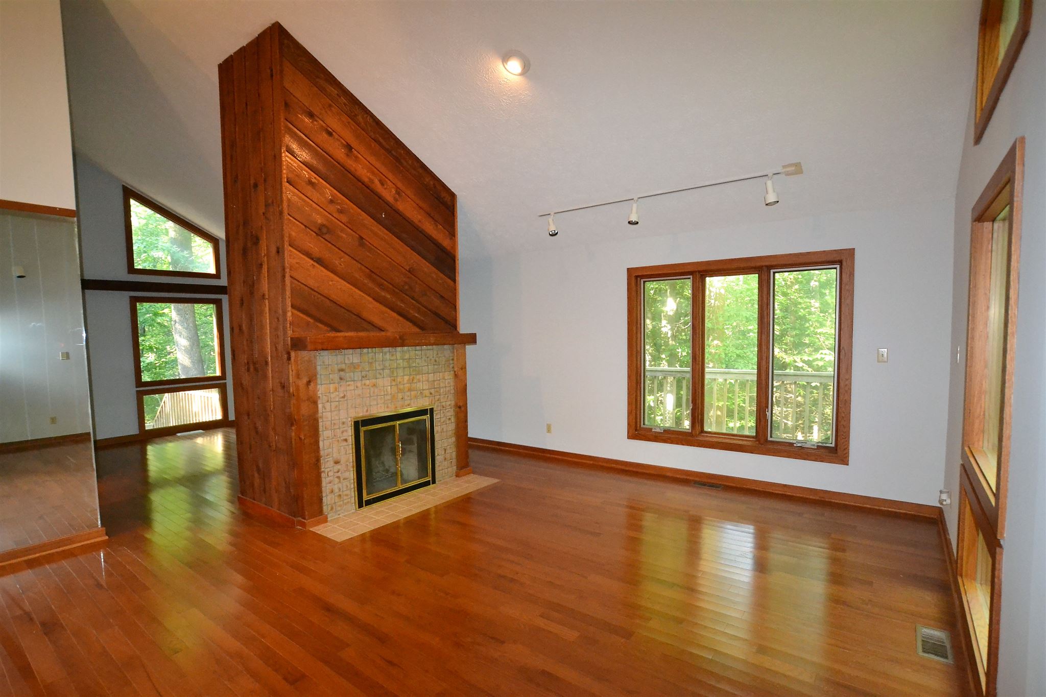 5420 East James Road Bloomington, IN 47408 - Photo 3 of 31 Gallery Image 3