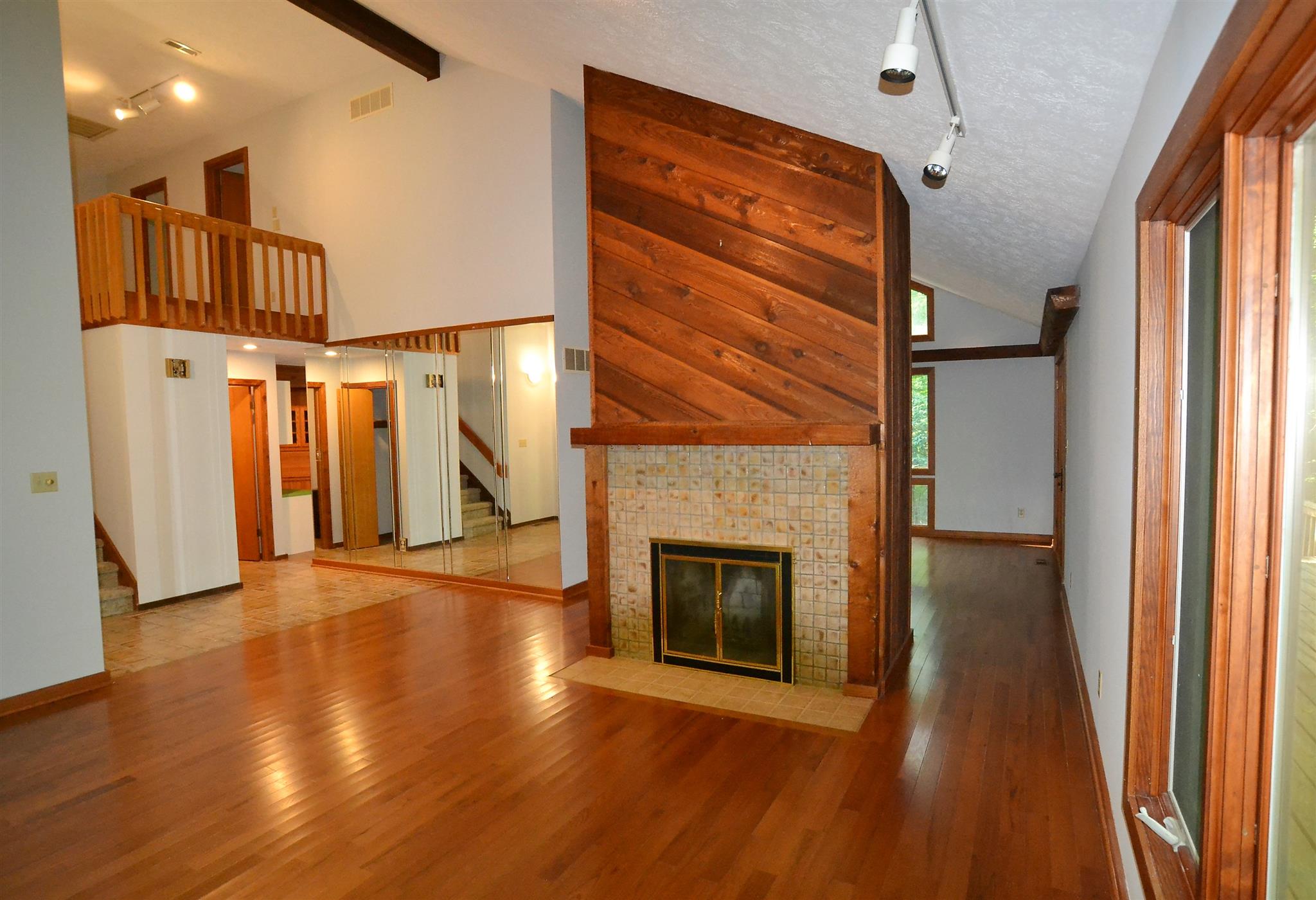 5420 East James Road Bloomington, IN 47408 - Photo 4 of 31 Gallery Image 4