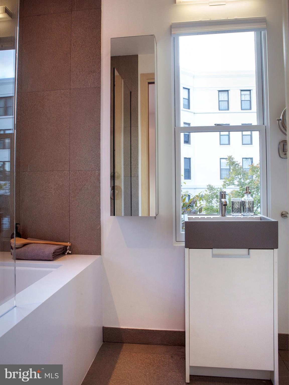 600 E Street Northeast Washington, DC 20002 - Photo 27 of 30 Second Level Shared Full Bath West