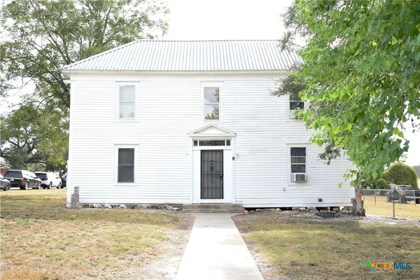 $300,000 | 149 North Commercial Street, Goliad, TX 77963