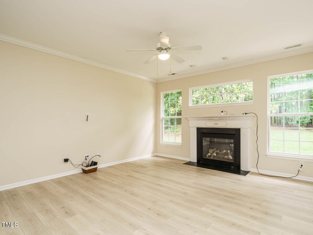 613 Ashbrittle Drive Rolesville, NC 27571 - Photo 15 of 35 015-1280x960-living-room
