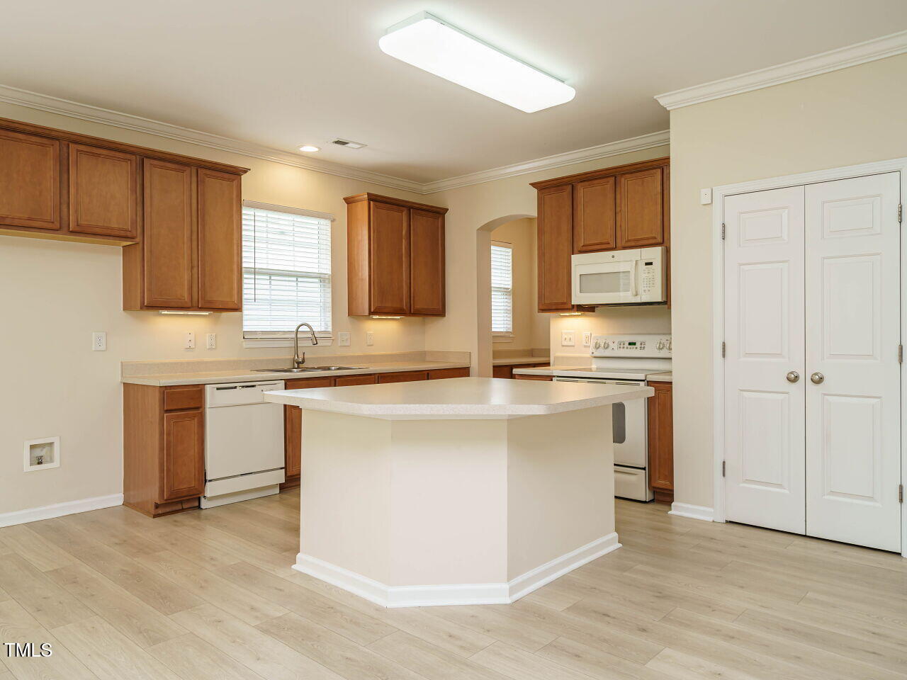 613 Ashbrittle Drive Rolesville, NC 27571 - Photo 10 of 35 010-1280x960-kitchen