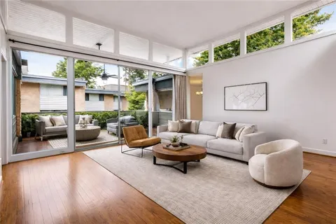 $255,000 | 4300 Chastain Walk Northeast, Unit 20, Atlanta, GA 30342