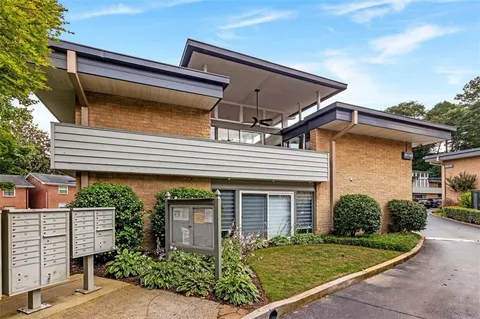 $255,000 | 4300 Chastain Walk Northeast, Unit 20, Atlanta, GA 30342