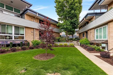 $255,000 | 4300 Chastain Walk Northeast, Unit 20, Atlanta, GA 30342