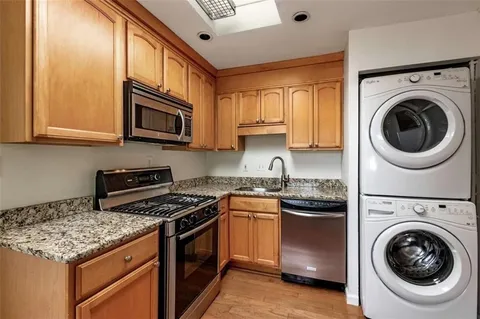 $255,000 | 4300 Chastain Walk Northeast, Unit 20, Atlanta, GA 30342