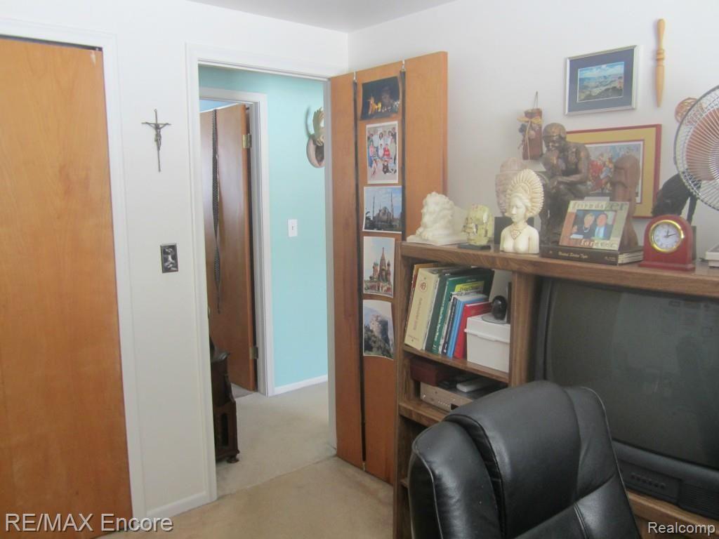 13050 Rattalee Lake Road Davisburg, MI 48350 - Photo 30 of 36 3RD BEDROOM IS THE IDEAL OFFICE OR STUDY