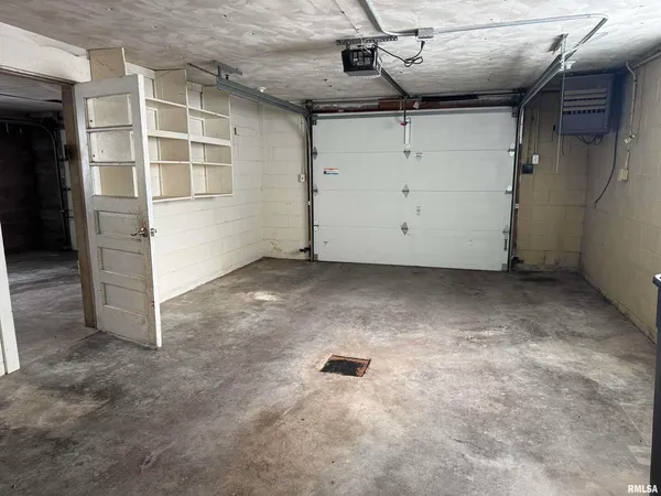 a view of a garage