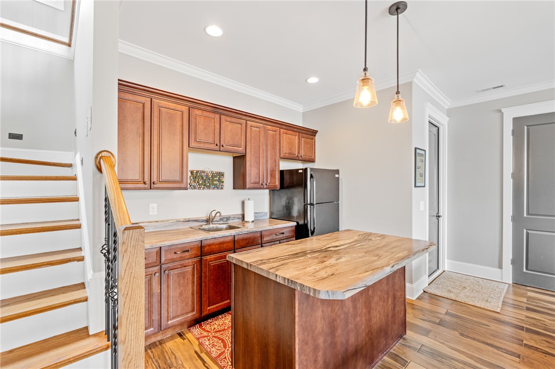 827 Top Ridge Drive Sunset, SC 29685 - Photo 24 of 44 This bar area offers ample storage, a practical layout, and direct access to adjacent spaces.