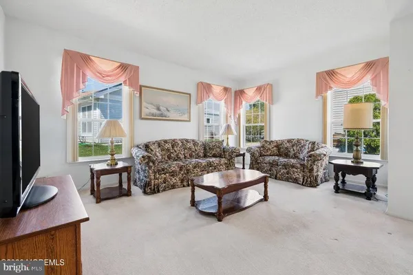 $379,900 | 84 Chain Boulevard, Bayville, NJ 08721