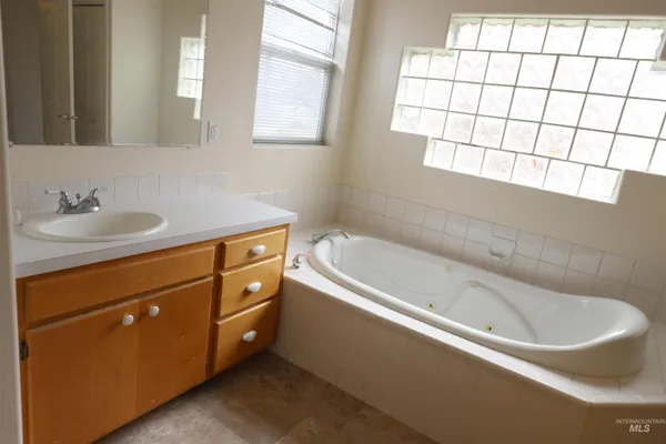 $689,900 | 1368 Stoneybrook Circle, Twin Falls, ID 83301