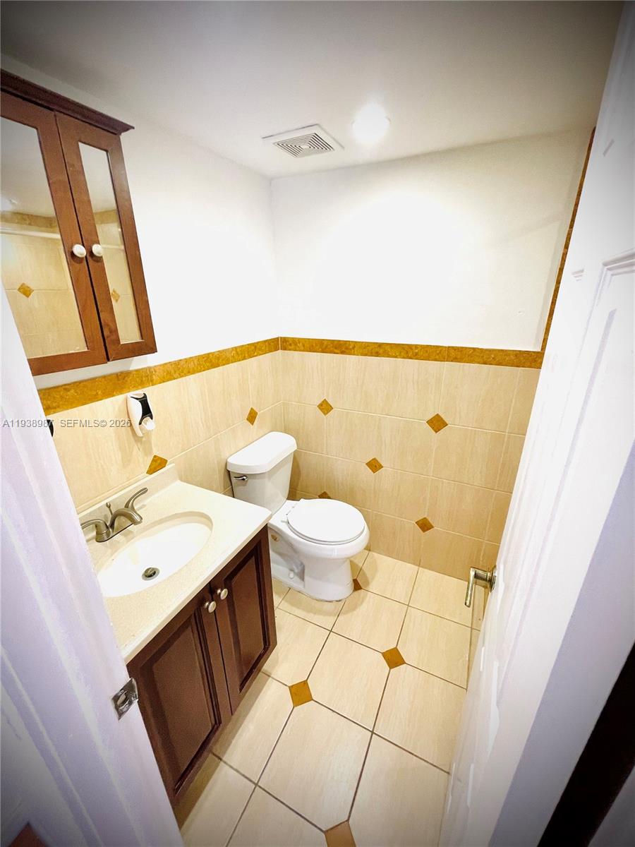 4705 Northwest 7th Street, Unit 3057 Miami, FL 33126 - Photo 9 of 18