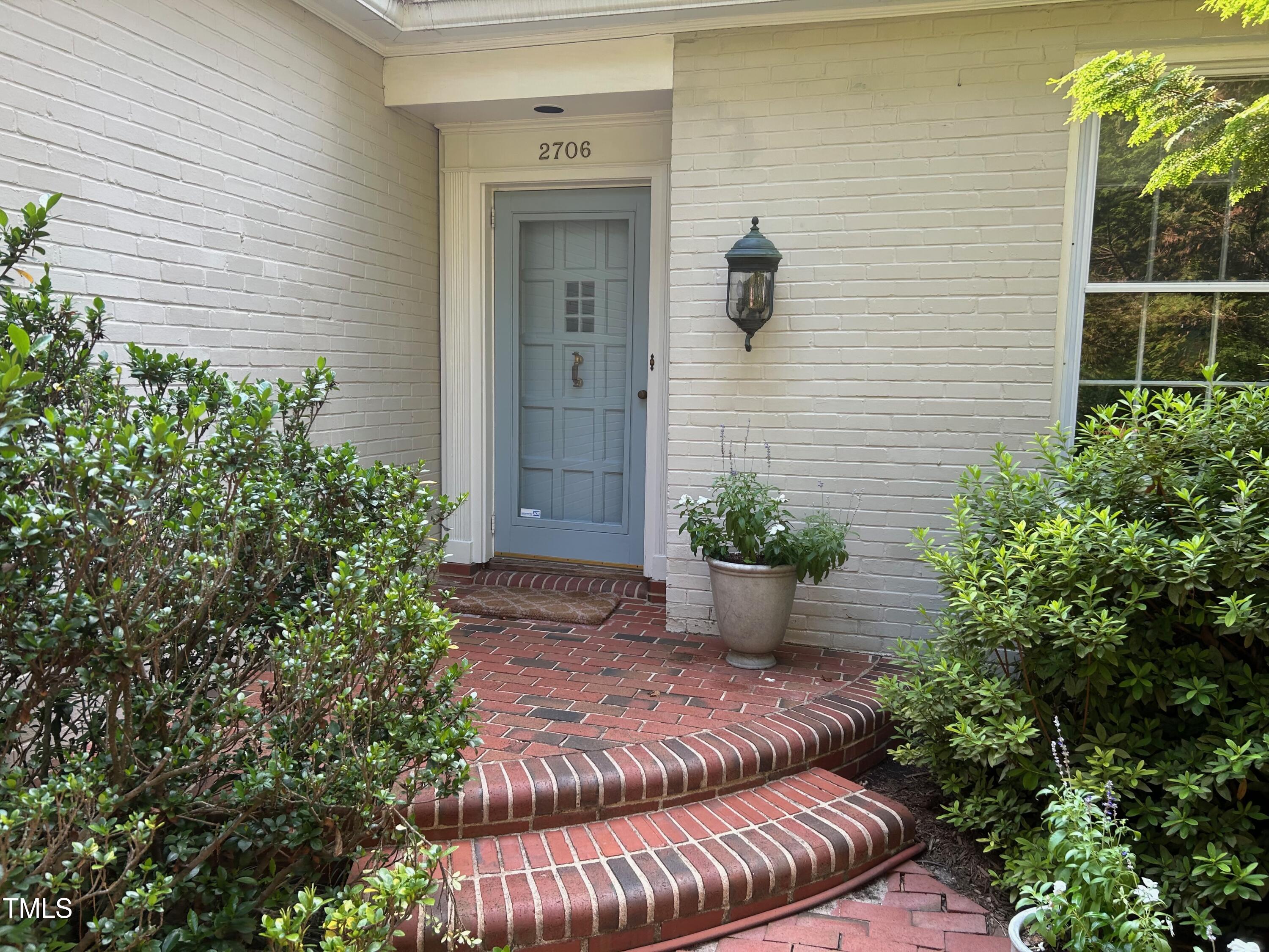 2706 Stuart Drive Durham, NC 27707 - Photo 4 of 26 a view of outdoor seating space