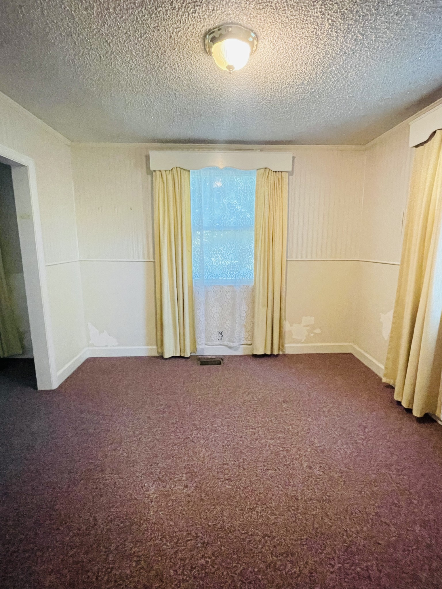 404 Barbara Drive Madison, TN 37115 - Photo 3 of 4 an empty room with windows
