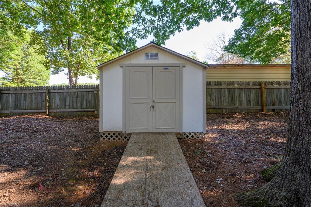 6135 Spring Forest Drive Pfafftown, NC 27040 - Photo 6 of 30