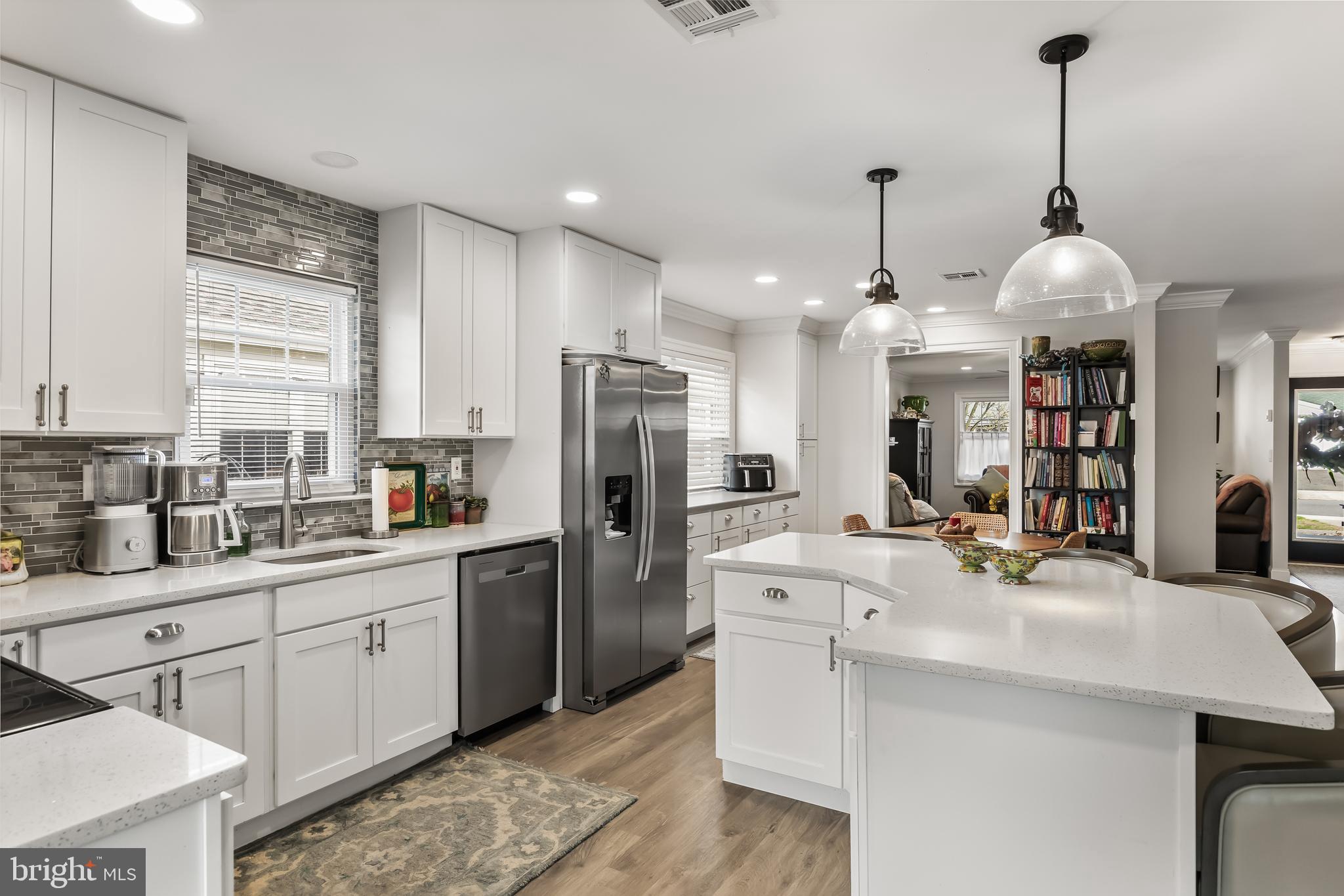 34 Chatham Place Southampton, NJ 08088 - Photo 14 of 28 Island breakfast bar