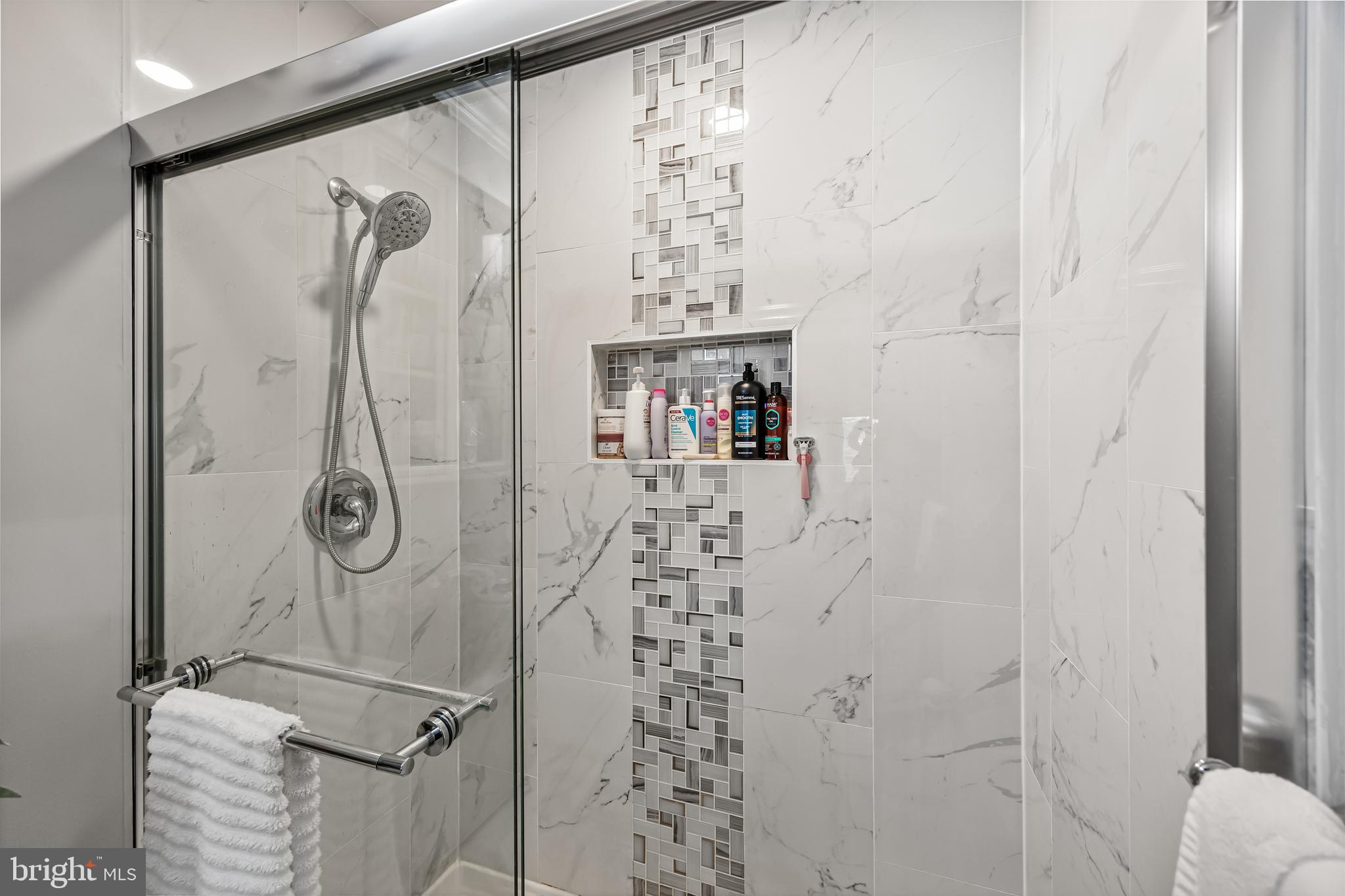 34 Chatham Place Southampton, NJ 08088 - Photo 23 of 28 Walk in shower stall