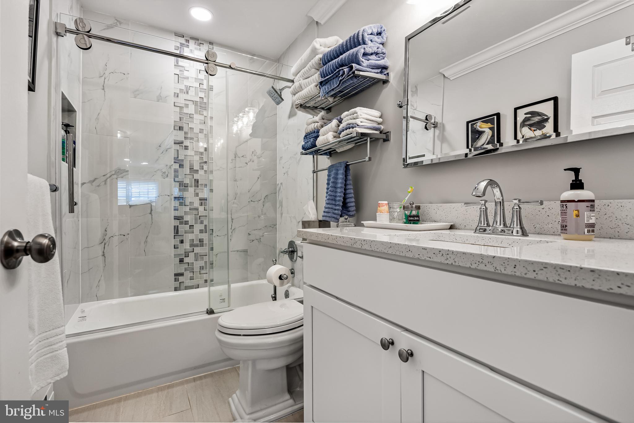 34 Chatham Place Southampton, NJ 08088 - Photo 25 of 28 Updated full hall bath