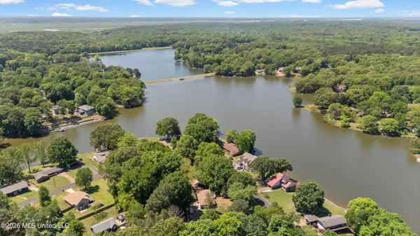 $550,000 | 407 Thunderbird Drive North, Hernando, MS 38632