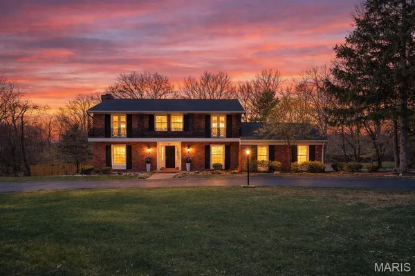 $945,000 | 29 Summerhill Lane, Town and Country, MO 63017