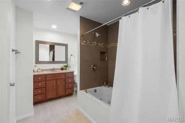$920,000 | 29 Summerhill Lane, Town and Country, MO 63017