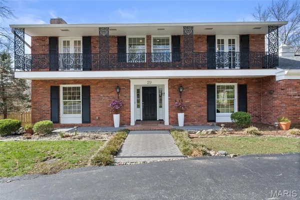 $920,000 | 29 Summerhill Lane, Town and Country, MO 63017