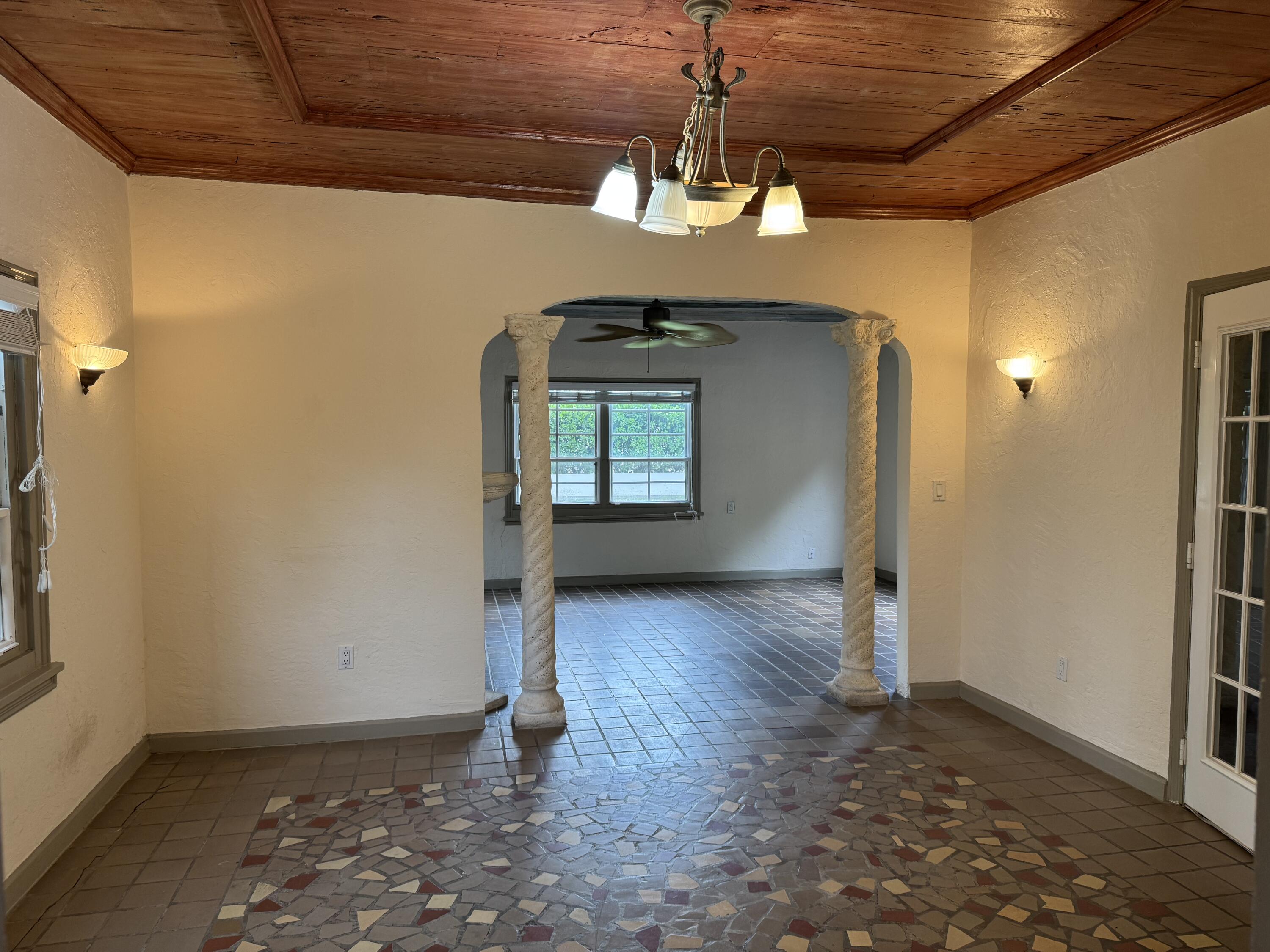 735 Colonial Road West Palm Beach, FL 33405 - Photo 7 of 24 IMG_1847
