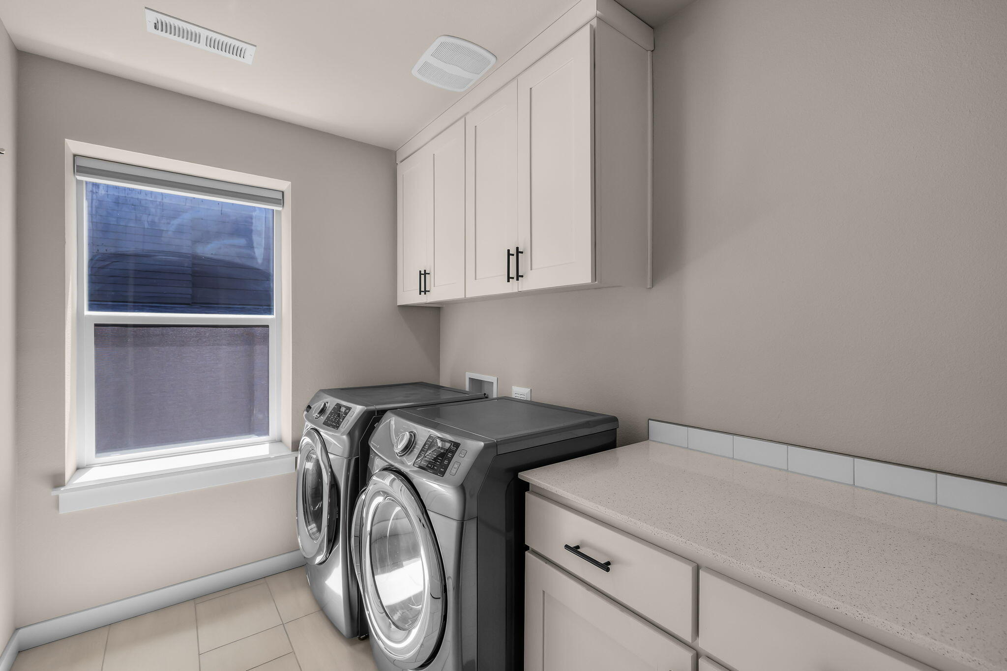 61197 Southwest Beverly Way Bend Bend, OR 97702 - Photo 20 of 32 Laundry room
