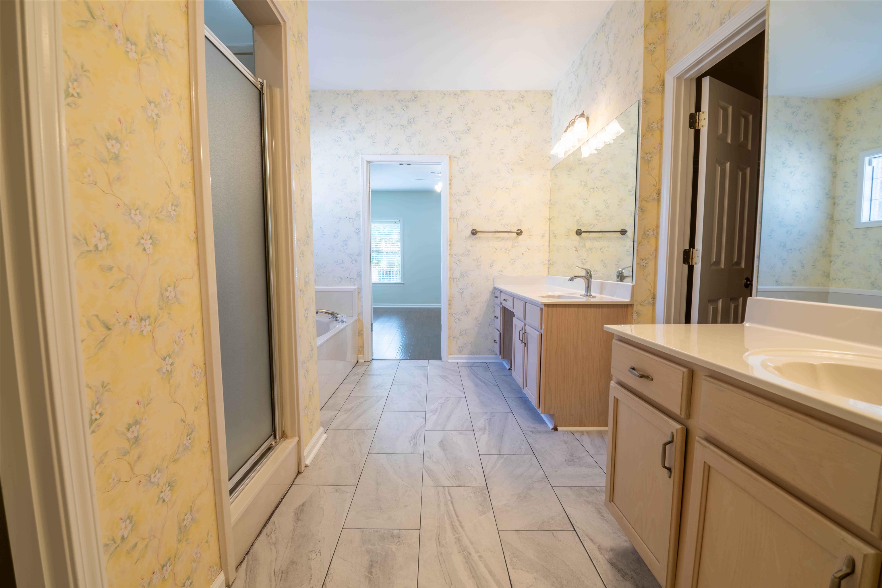 4170 Calla Drive Bartlett, TN 38135 - Photo 21 of 40 a kitchen with a sink and refrigerator