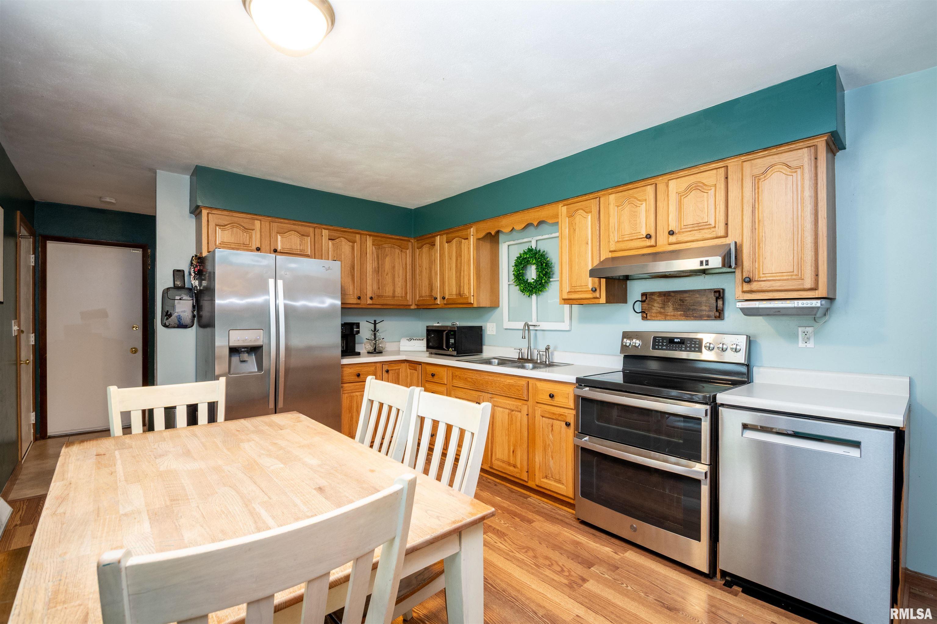 415 Ridgecrest Drive Washington, IL 61571 - Photo 10 of 32