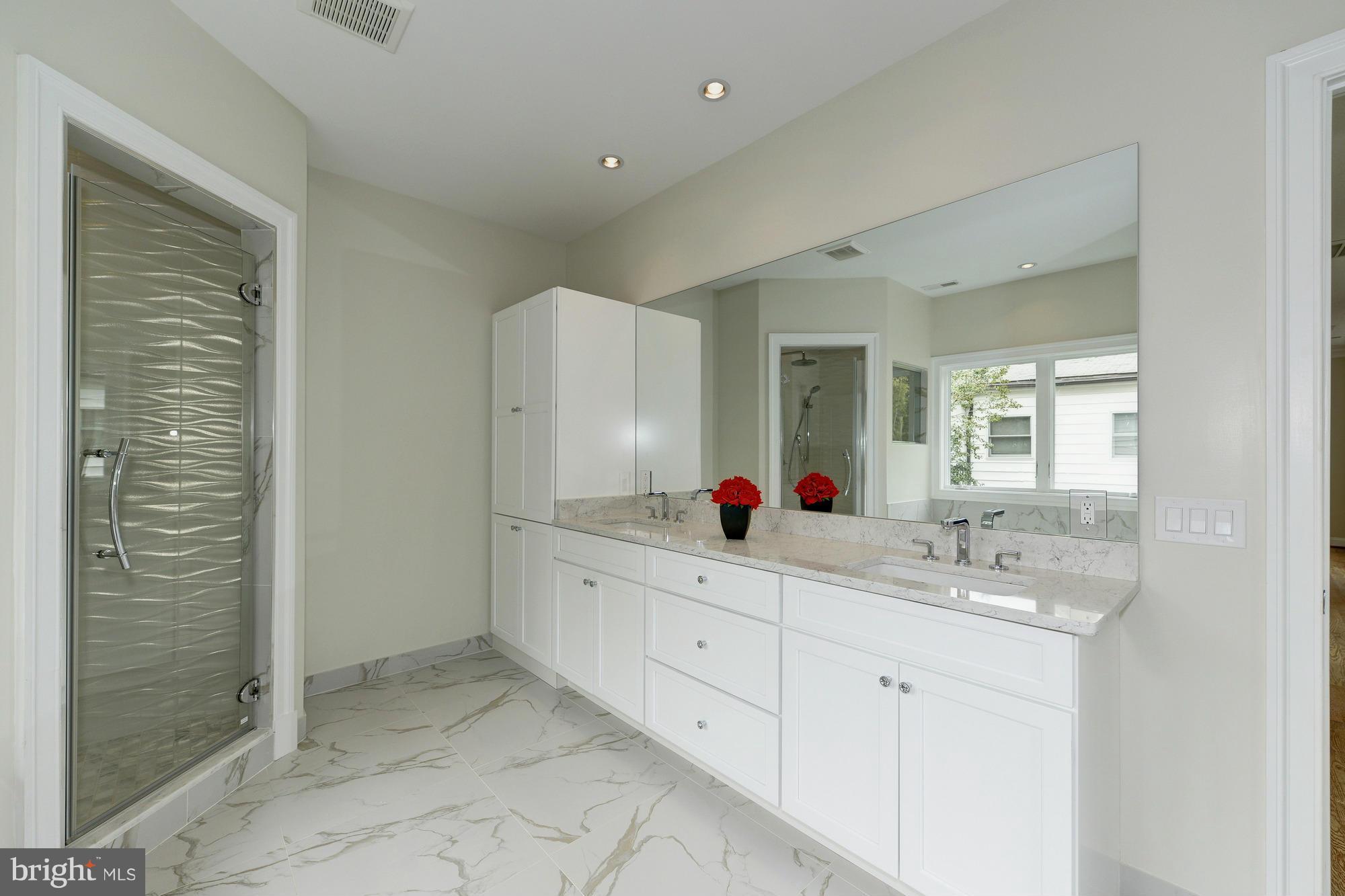 5304 Yorktown Road Bethesda, MD 20816 - Photo 19 of 30 Bath (Master)